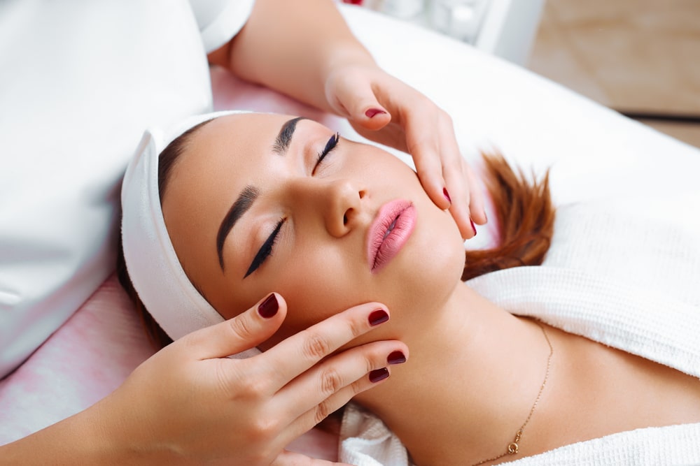 Difference Between Esthetics and Cosmetology

